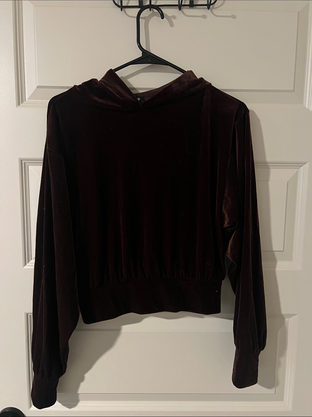 Express faux velvet cropped hoodie
